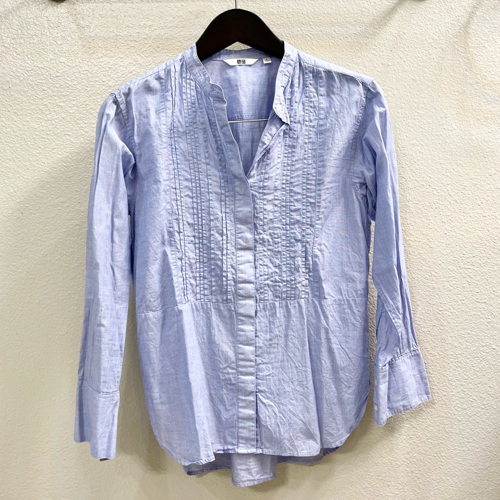 Women’s Uniqlo long sleeve blue shirt